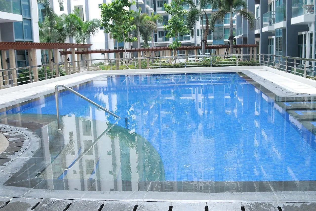 De Luxe 7Qrs Apartment Manila