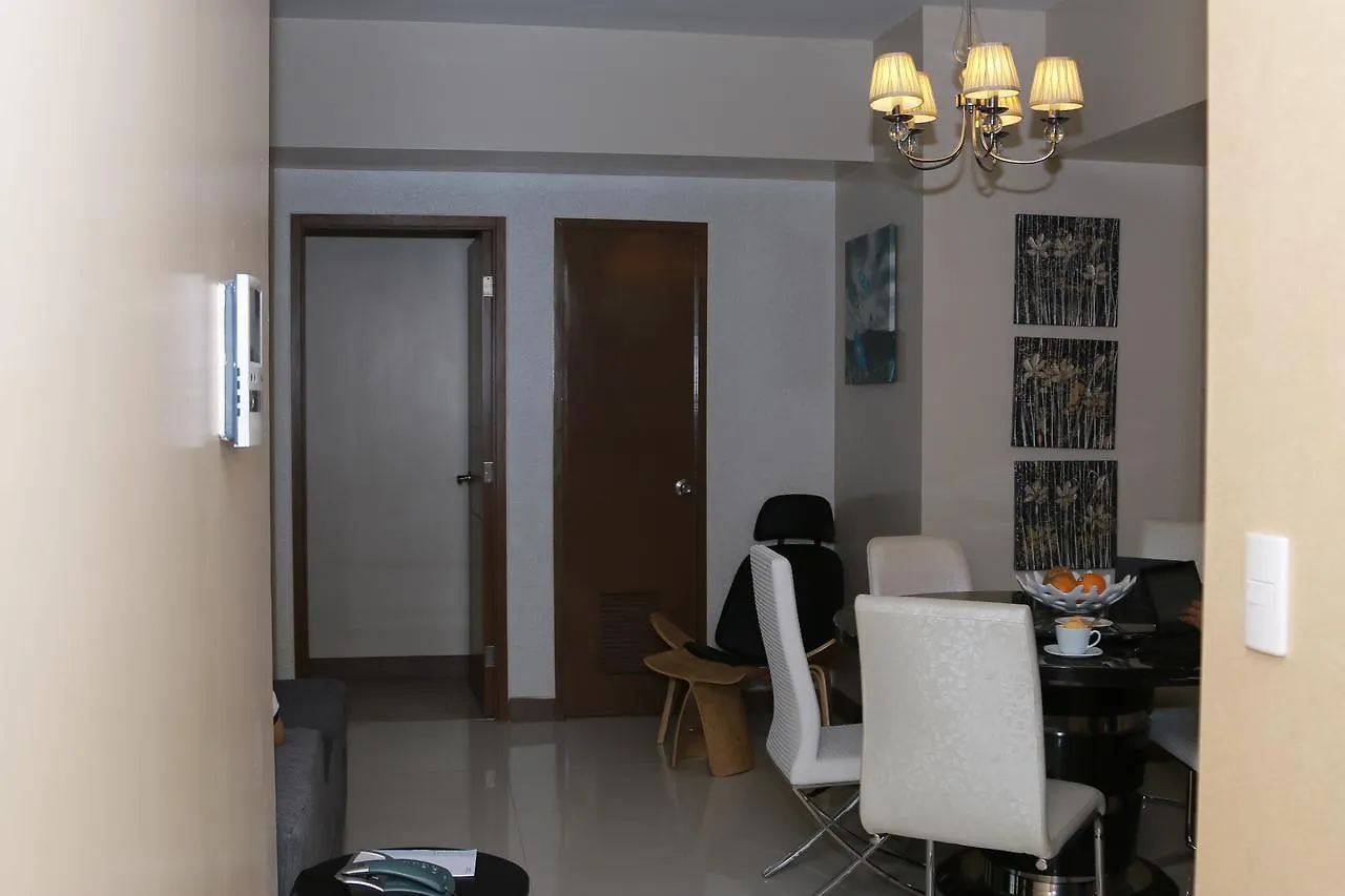 Ferienwohnung De Luxe 7QRS Manila Apartment
